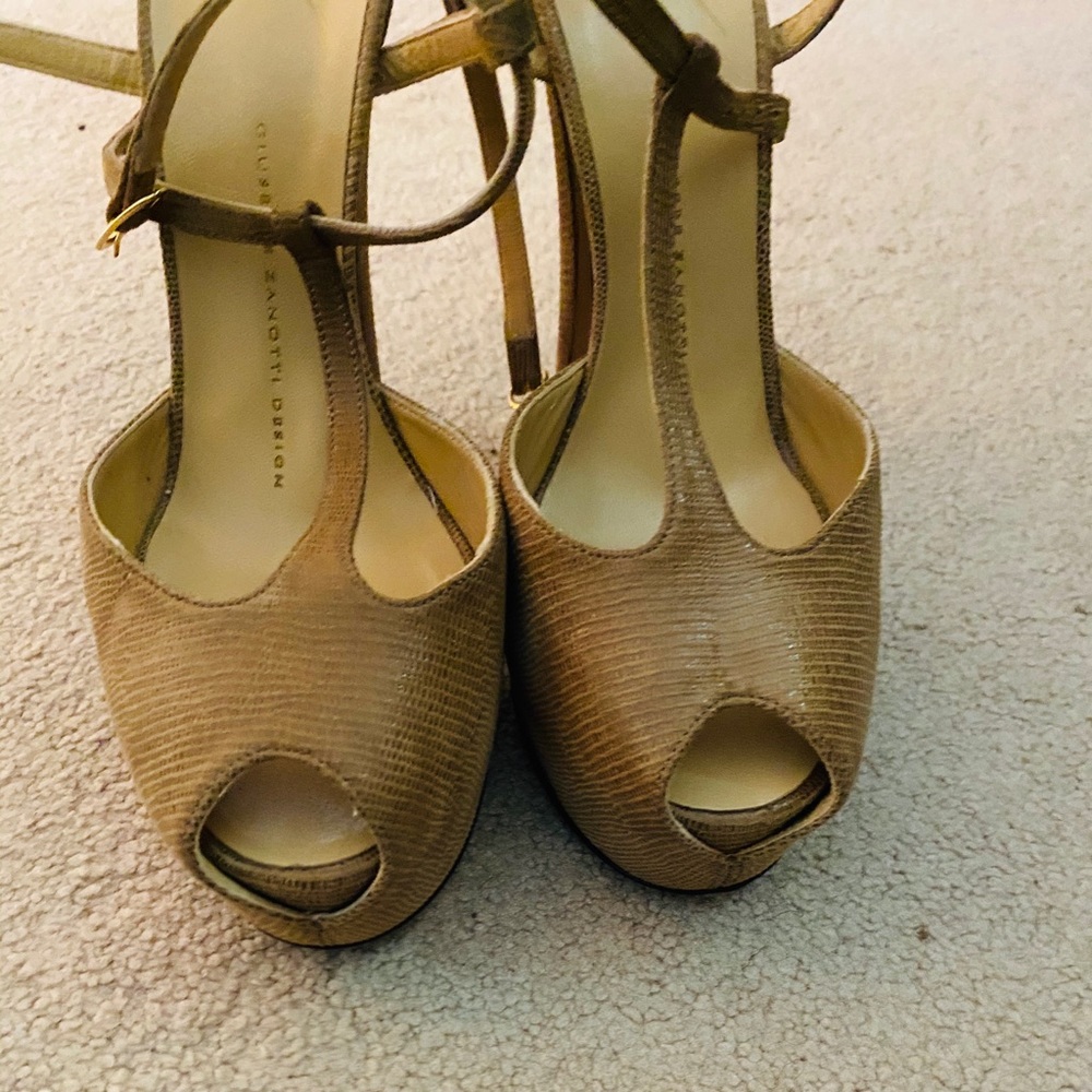 Tan leather Giuseppe Zanetti
